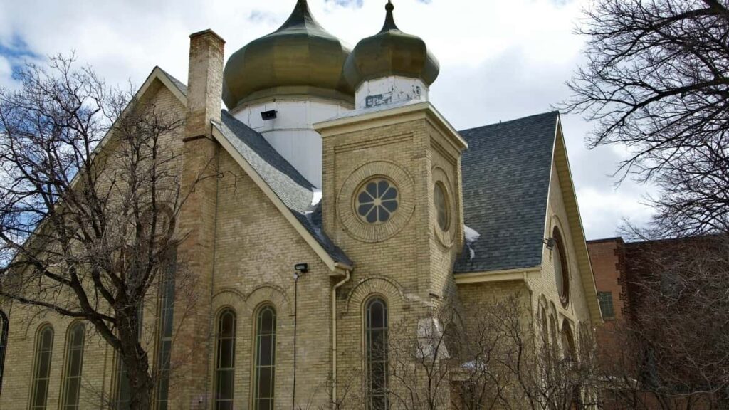 Praktischer Guide fur Werbetreibende in Osterreich: wie du mexikanische Twitter-Creators findest, checkst und fur TravelGearUGC einsetzt mit Tools, OutreachScripts und Datenschutz-Hints.