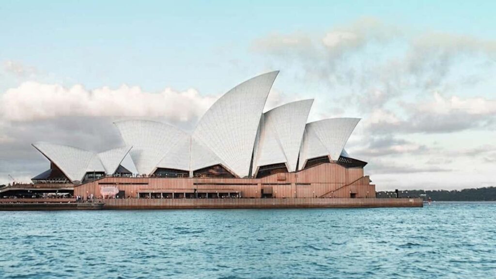 Praktische, lokalorientierte Taktiken fur Creator in Osterreich, um italienische Marken auf LinkedIn anzusprechen und Hype fur ProduktLaunches aufzubauen.